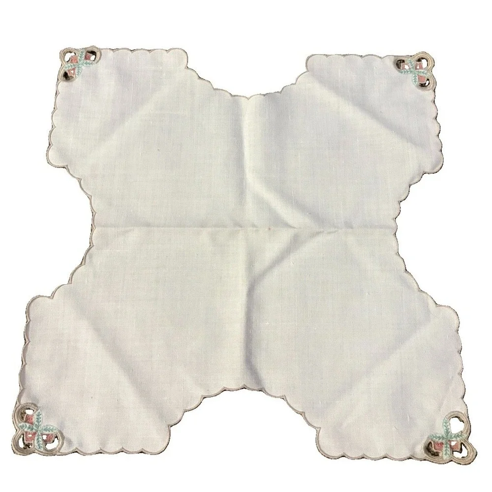 Vintage Embroidered Bread Basket Linen Cloth Scalloped Cutwork Pastel 17